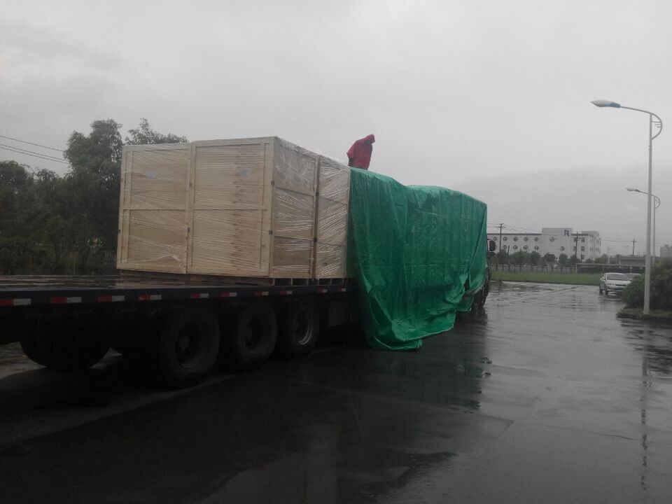 2017年6月北京灵蛇网4818ccc电气-雨中发货现场，一直以顾客服务为较好